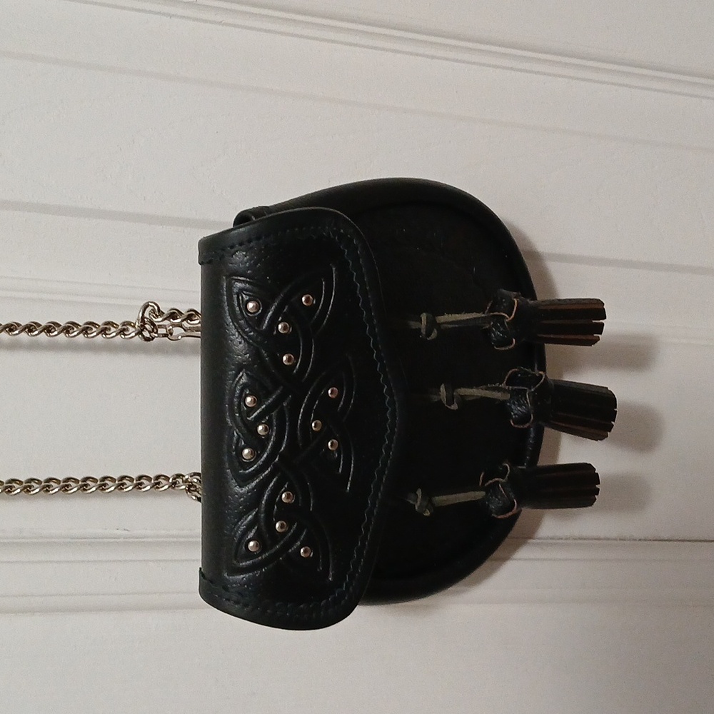 Daywear Sporran - Knotted Celtic circles